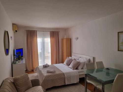 Apartment Bubi - AC & parking space - image 7