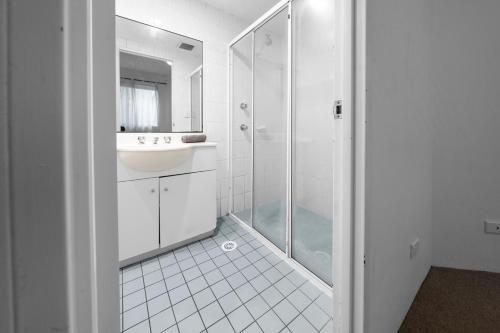 Cozy 2 Bedroom Apartment Surry Hills - image 2