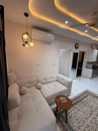 Modern Flat with Balcony - image 8