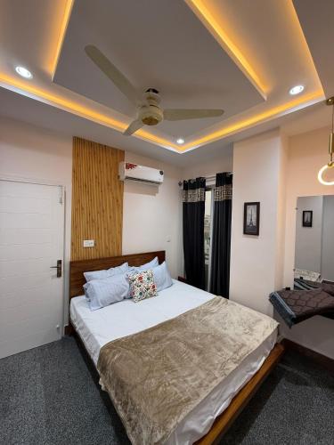 Modern Flat with Balcony - image 14