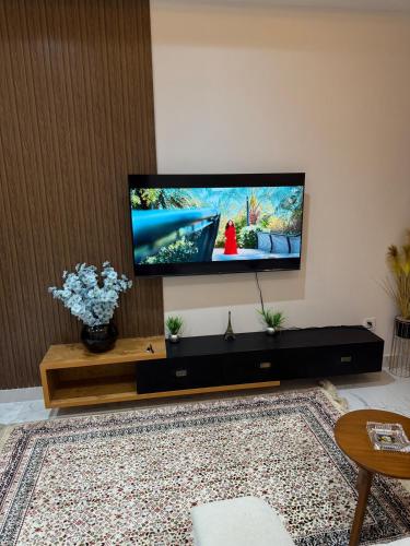 Modern Flat with Balcony - image 7