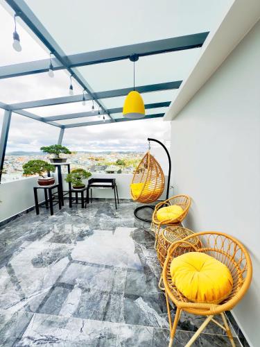 balkon/terras, Enjoy Apartment near Statue Of Golden Buddha