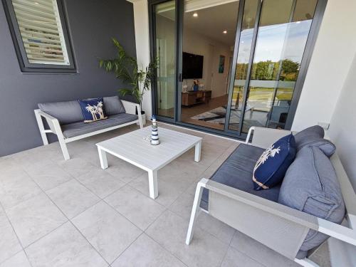 Erkély/terasz, Luxury 3BR, 2BA Unit with Pool & BBQ in Gold Coast in Hope Sziget