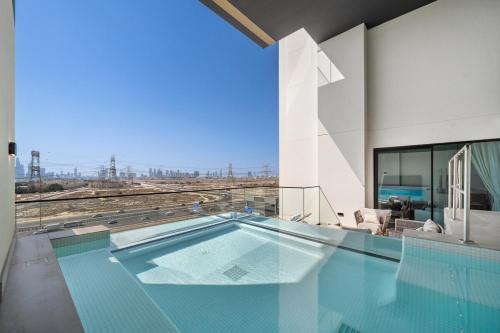 2 Bed with PRIVATE POOL on Balcony by STAY IN HOMES - Marina 14min - Self checkin - Gym - Parking, Dubaj (fotografie 4)