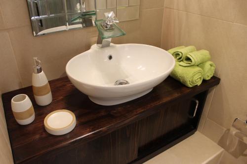 St. Elmo Apartments - image 3