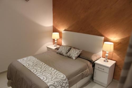 St. Elmo Apartments - main image