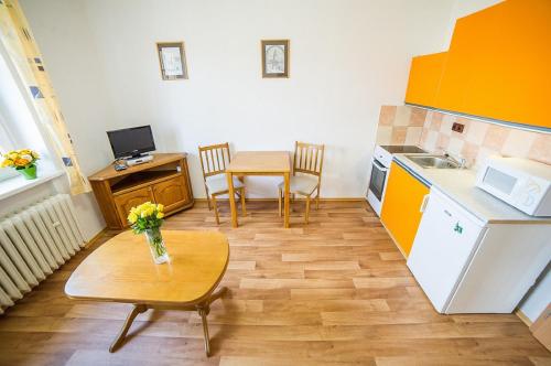 One-Bedroom Apartment image 9