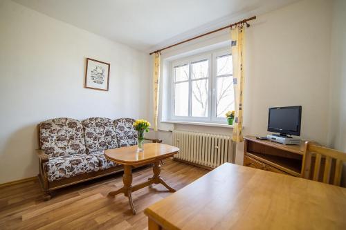 One-Bedroom Apartment image 7