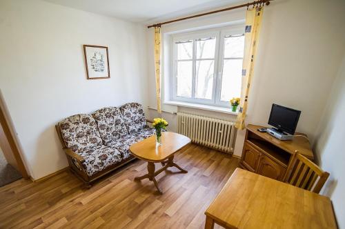 One-Bedroom Apartment image 4