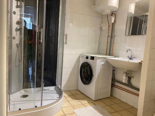 Душ, Verdollin in Анот