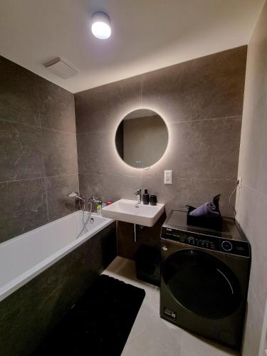 Big Balcony & Free parking - PREMIUM Apartment, Bratislava (photo 7)