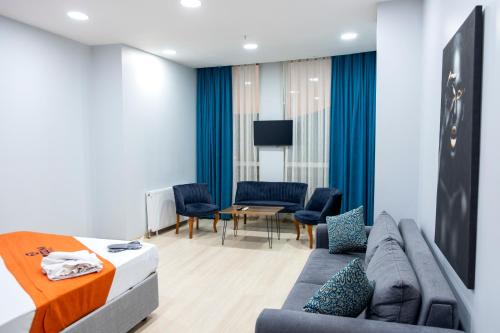 1 double bed, 1 twin bed, 1 sofa bed