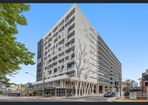 Resort Style 1 BD with Parking in the heart of Chatswood - image 3