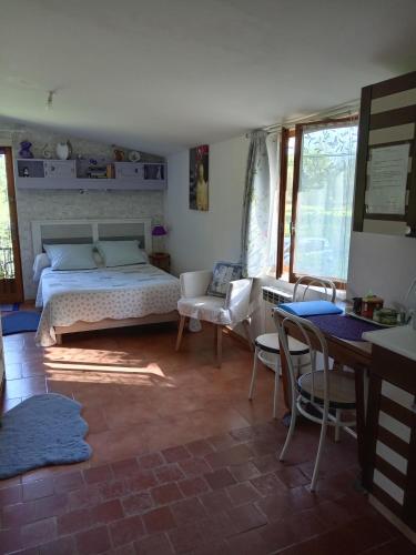 1 double bed, 1 twin bed, 2 bunk beds