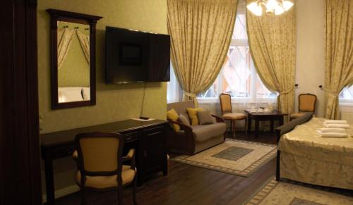 Deluxe Double Room image 7