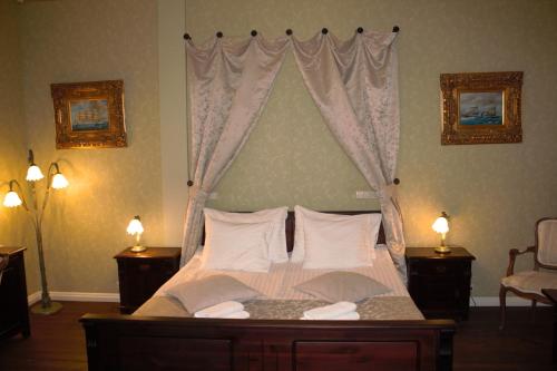 Deluxe Double Room image 3