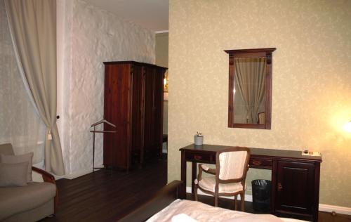 Deluxe Double Room image 2