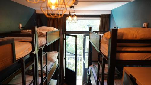 Onefam Amstel – Amsterdam, NY