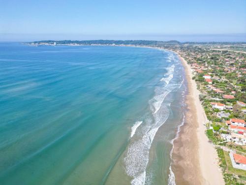 Salty Noses Beach House Paradise Perfect for Families in พีร์กอส