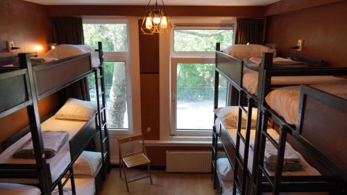 Bed in 12-Bed Mixed Dormitory Room image 10