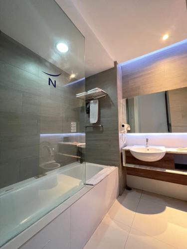 Superior Double Room image 6