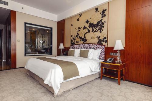 Hotels & Preference Hualing Tbilisi Room Type - Deluxe King Room