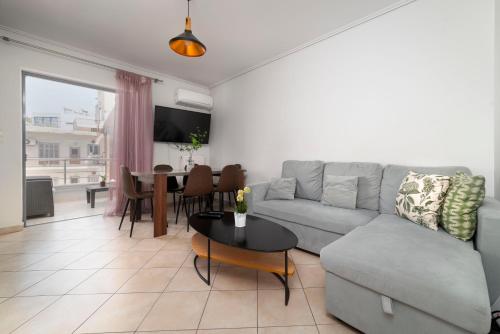 3BA next to metro and Athens city center with view, Athen