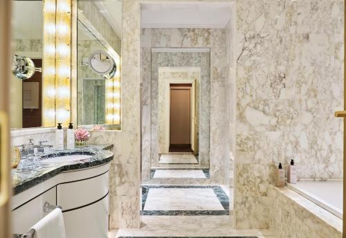 Four Seasons Hotel Milano - image 10