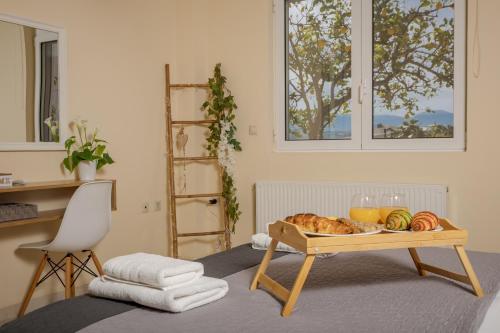 NeSo - Peter's Flat steps to Beach with Great Views in Kolimvari