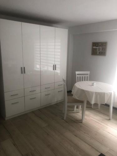 Létesítmények, Studio Faleză Nord-Banu Mihalcea (Studio Faleza Nord-Banu Mihalcea) in Faleza Nord