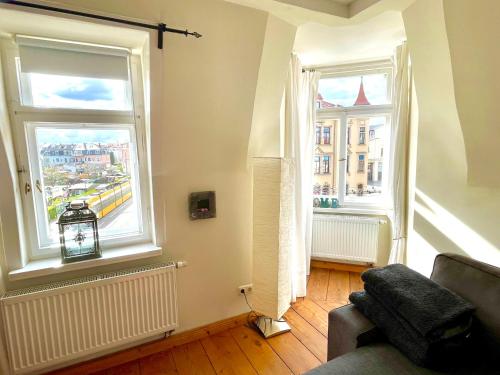 Stadtvilla Oscar 2 OG - Stilvoll sanierte Altbauwohnung in denkmalgeschützter Stadtvilla nahe Elbradweg, Drážďany (fotografie 2)