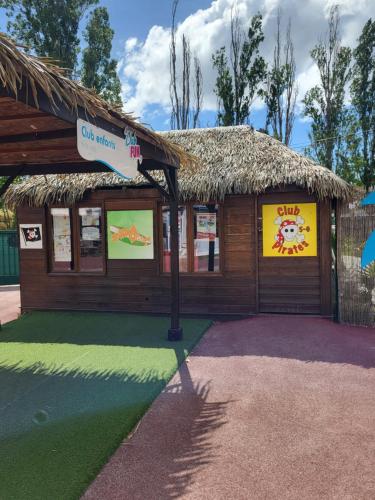 AU BONHEUR Mobil-home 4-6 personnes Frejus near Les Coloniaux