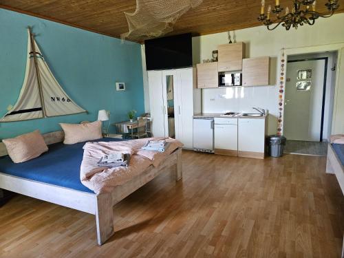 4 twin beds