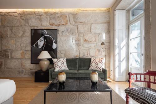 Almada 333 by LovelyStay - image 3