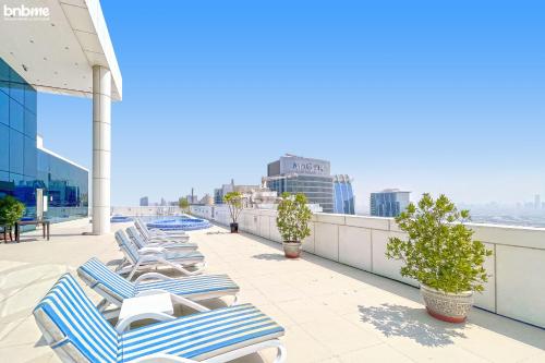 bnbmehomes | Live & Work 'w' Style in 1B Apt-3007 - image 13