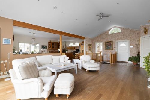 Shared lounge/TV area, Fantastisk Villa med extra allt in Tyresö