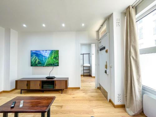 Urban Flat 198 - Townhouse Basfroi - main image