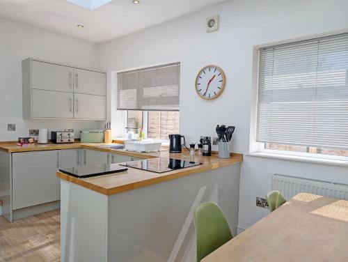 Broyle House Chichester - image 12