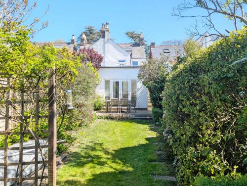 Broyle House Chichester - image 9