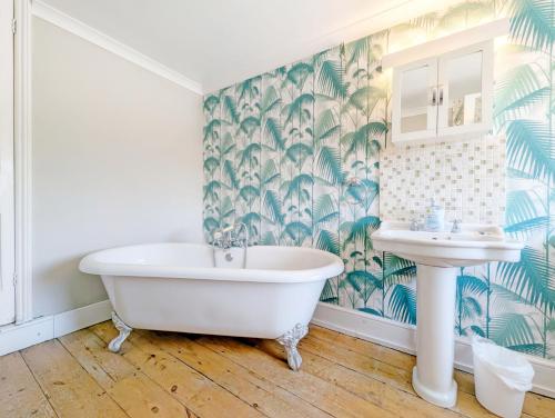Broyle House Chichester - image 4