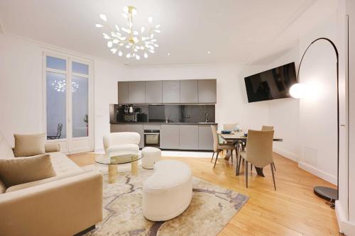 Superb 2BR/4P apartment with terrace Trocadero Paris