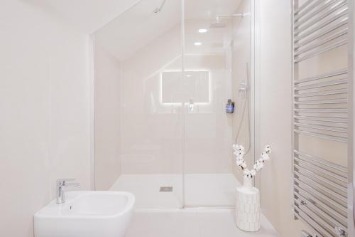 Prague Days - Two-Bedroom Maisonette with AC and Terrace with Grill in Vinohrady - image 10
