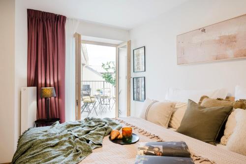 Prague Days - Two-Bedroom Maisonette with AC and Terrace with Grill in Vinohrady - image 12