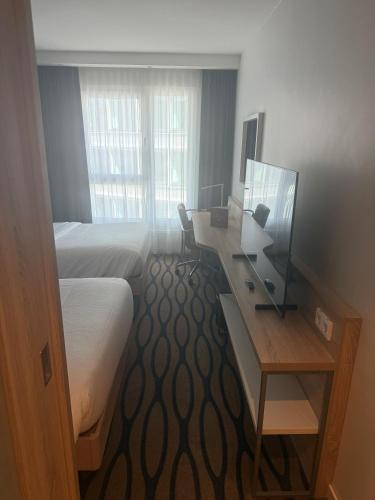 Hampton by Hilton Frankfurt Airport - image 10