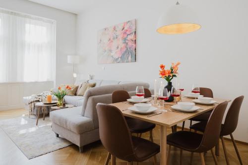 Prague Days - Two-bedroom Apartment with Parking Space and 2 bathrooms in Vinohrady - image 14