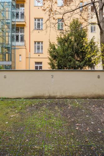 Prague Days - Two-bedroom Apartment with Parking Space and 2 bathrooms in Vinohrady - image 2