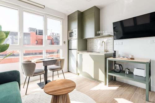 Arturo Soria Stays by Charming