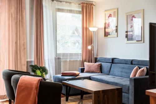 1 queen bed, 1 sofa bed