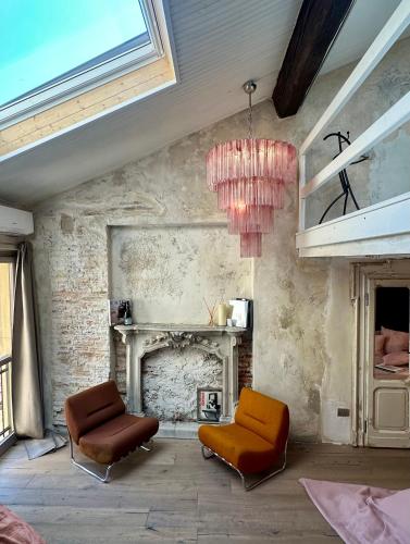 Charming and Design Attic Loft Central Milan in coolest area Navigli Ticinese, Milan