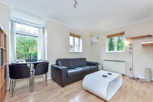 1 Bedroom Flat in Canada Water, Londra